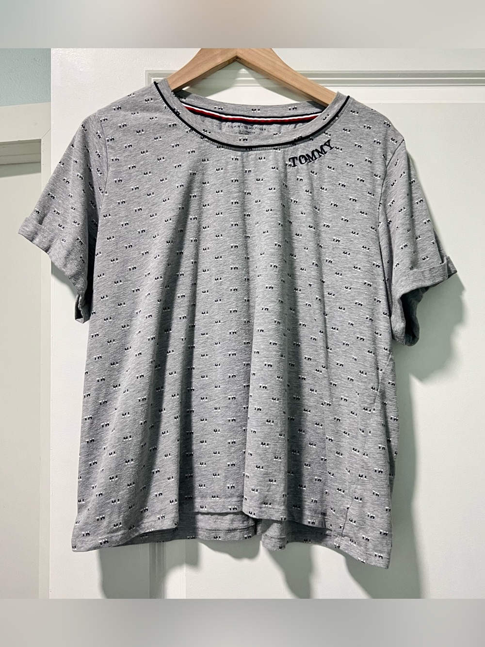 Tommy Hilfiger Women’s Monogram All Over Print Pajama Top Size 1X Sleepwear